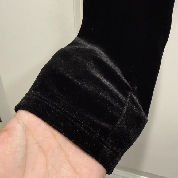 Good American Black Velvet Long Sleeve V-Neck Bodysuit Size 1 - Picture 3 of 4